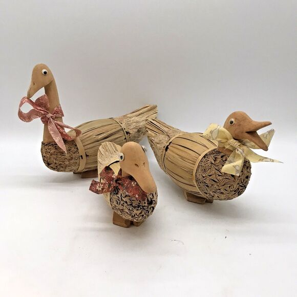 Vintage Folk Art Duck or Goose Handmade Carved Primitive Wicker Mancave Decoy - Picture 4 of 11